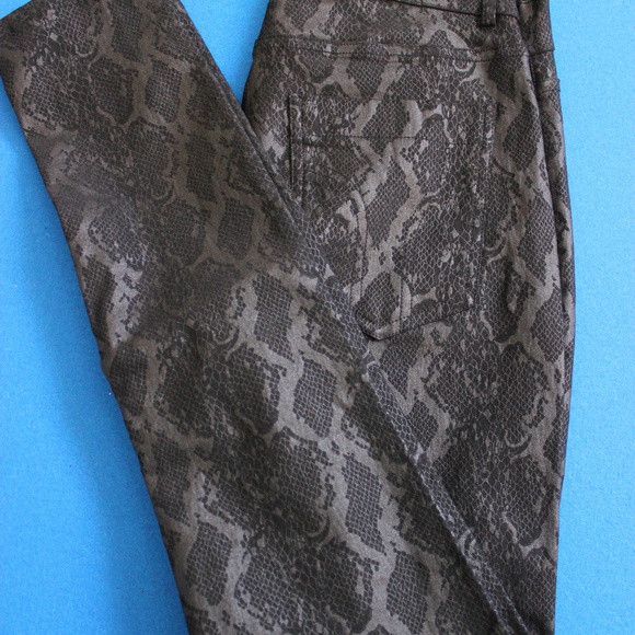 Skinny Pants innovative design - Picture 3 of 3